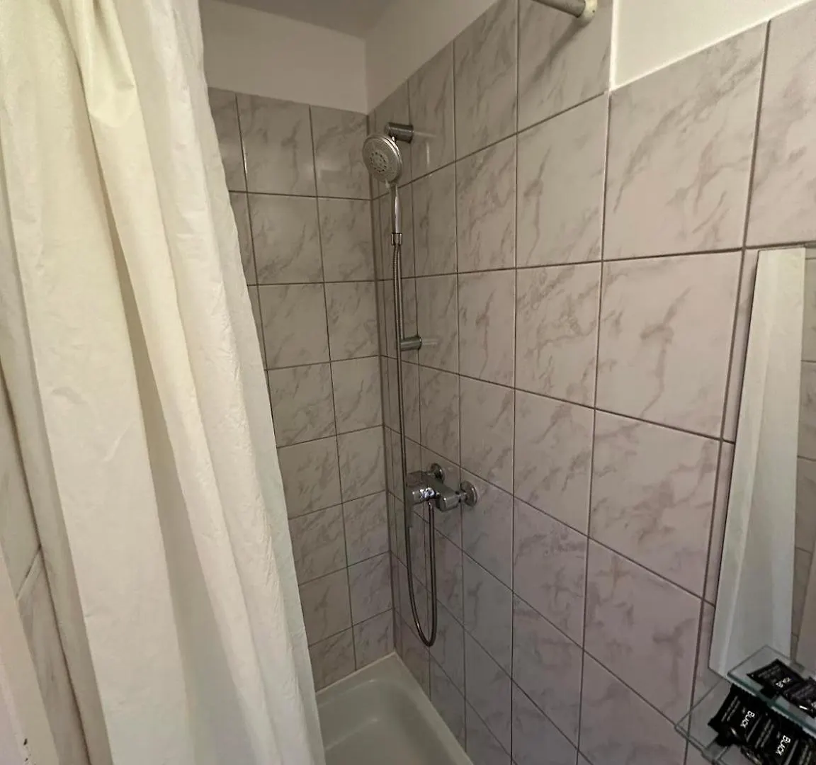 Low Budget Olympia Park Apartmenthostel Han 53 München Aparthotel