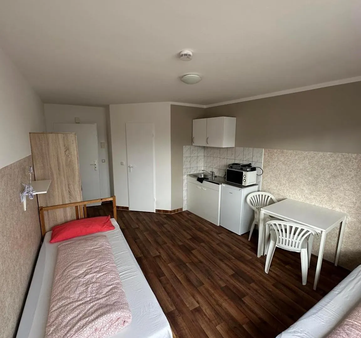 ميونيخ Low Budget Olympia Park Apartmenthostel Han 53 0*,  ألمانيا